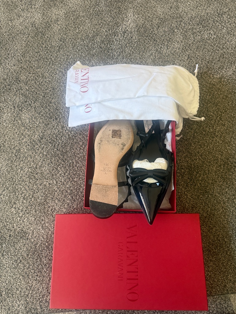 Valentino Garavani Black Patent Pointed Toe Heels With Knot Detail (Worn 1 Time)